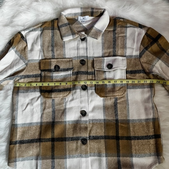 Women’s Shacket | Urban Daisy Plaid Shacket NWT - Picture 9 of 11